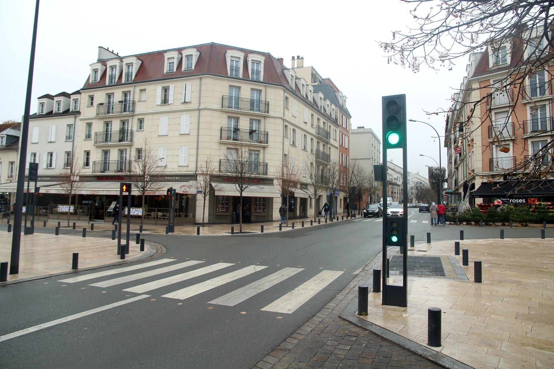 Façade de la mairie de Maisons-Alfort avenue du Général de Gaulle