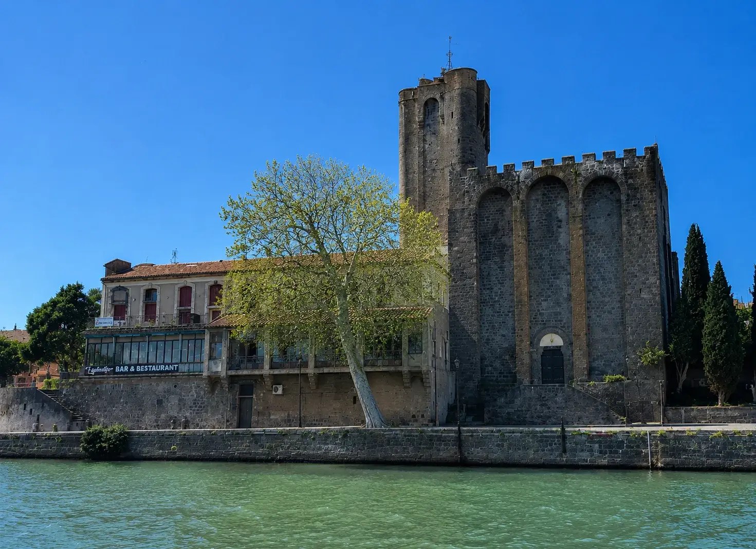 Façade de la mairie d'Agde, rue Alsace-Lorraine