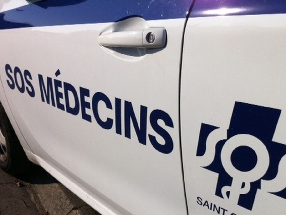 Véhicule SOS Médecins stationné dans une rue de Saint-Quentin